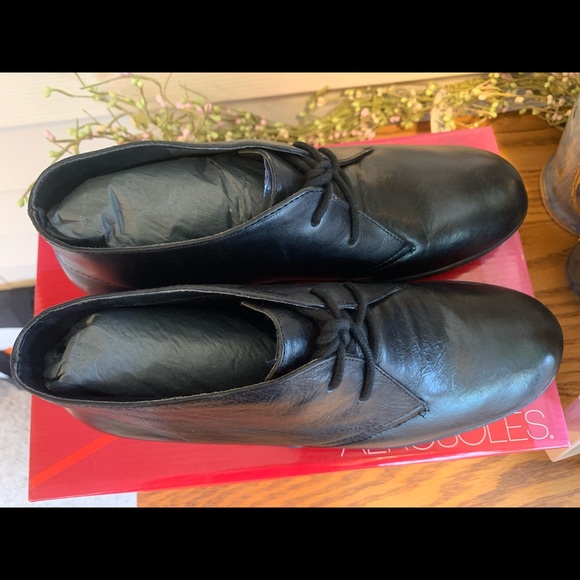 New in Box Black AEROSOLES Black Leather Lace Pine Tree Low Ankle Boots - Picture 4 of 10
